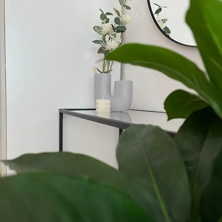 Queens Peak Apartment Cologne
